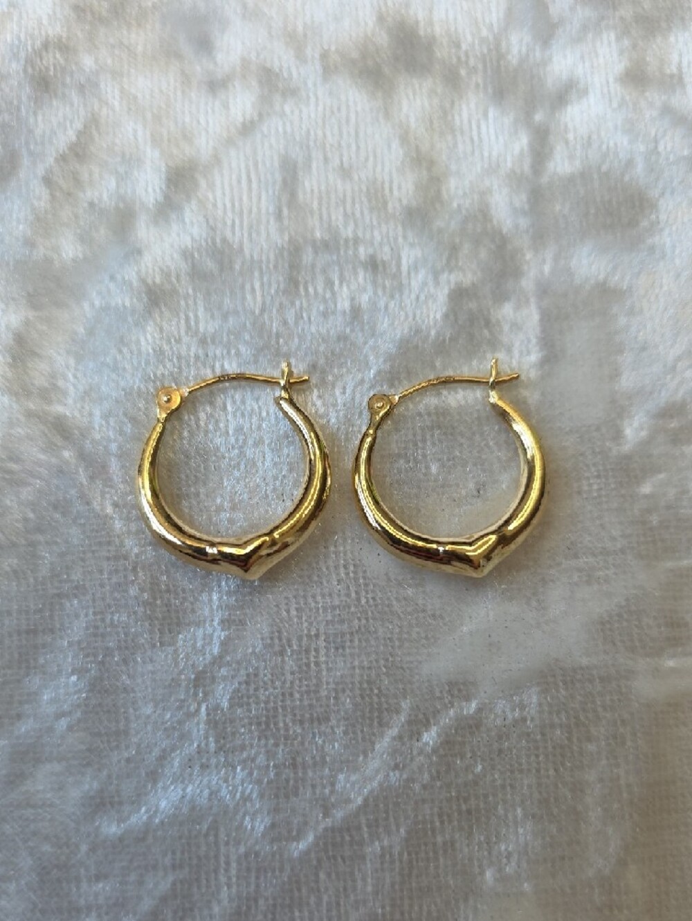 14kt Gold Hoop Heart Minimalist Accent Earrings - Picture 2 of 6